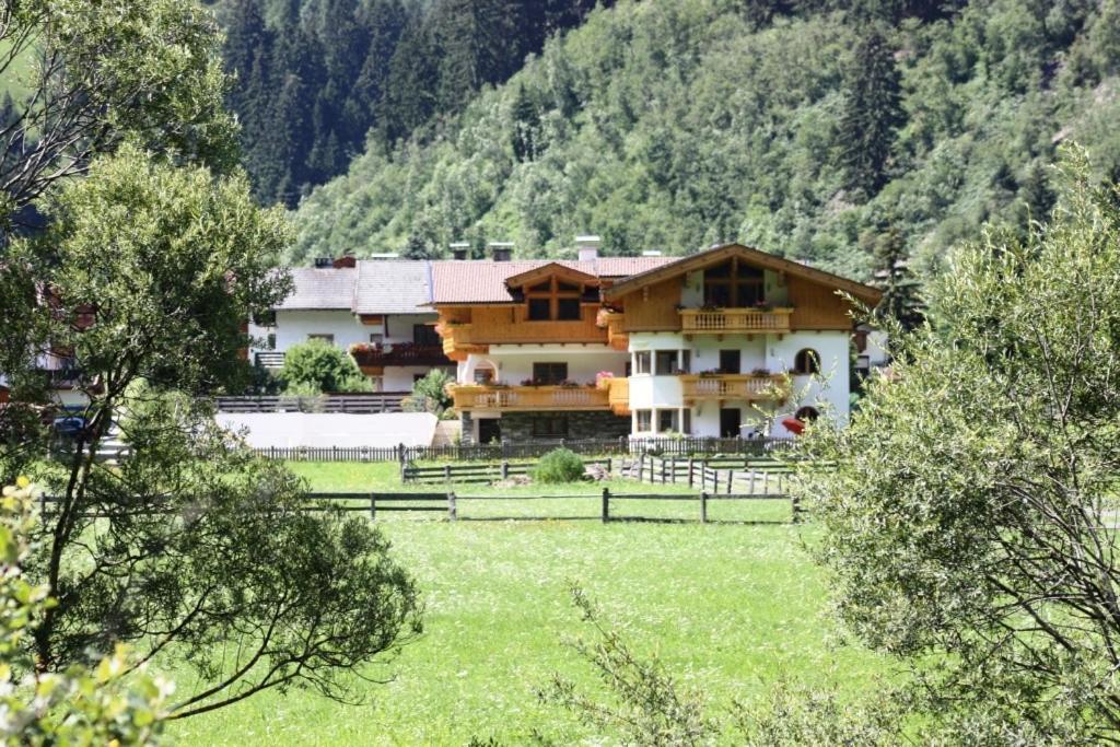 Landhaus Alpensonne Нойщифт им Щубайтал Екстериор снимка